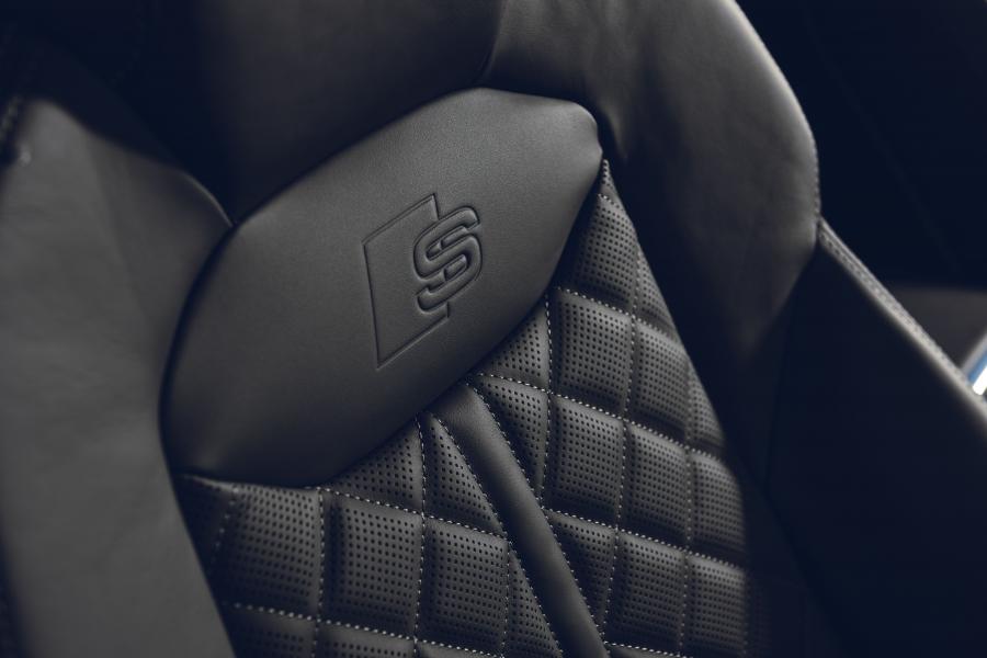 Детали интерьера Audi SQ7 TDI (4M) 2019 года  (UK) (фото 10 из 46)